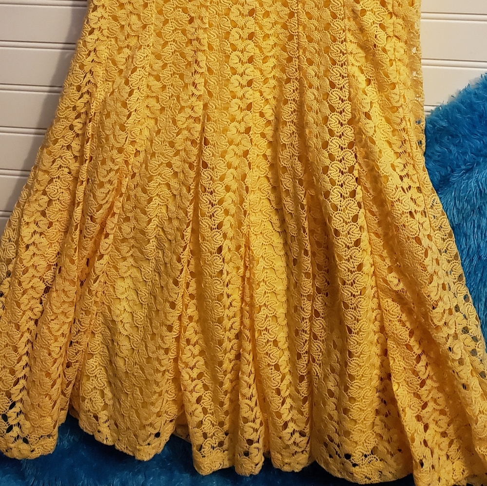💛 NWT Sunshine Yellow Overlay Dress - Picture 4 of 6